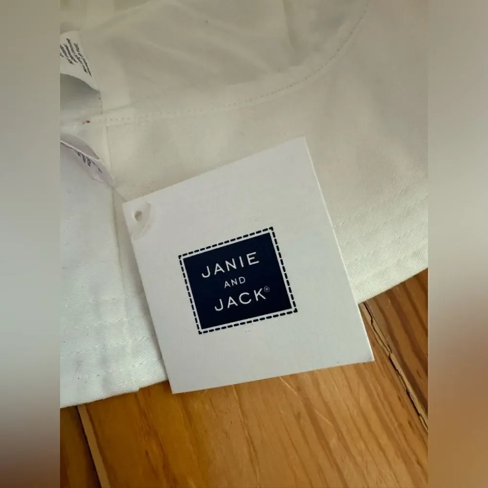 NWT Janie and Jacket Bucket Hat